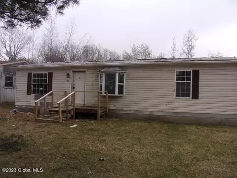 90 Spicer Rd, Hoosick Falls, NY 12090