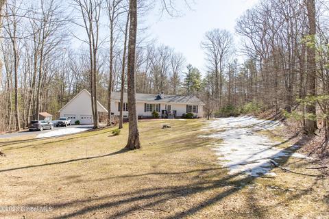 107 Woody Ln, Gloversville, NY 12078