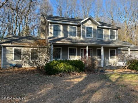 4 Phillip Dr, Ballston Spa, NY 12020