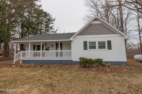 410 Hoesville Rd, Broadalbin, NY 12025