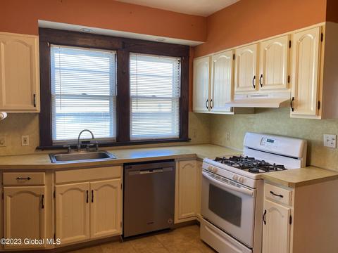 849 Decamp Ave, Schenectady, NY 12309 photo 17