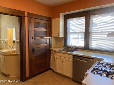 849 Decamp Ave, Schenectady, NY 12309 photo 18