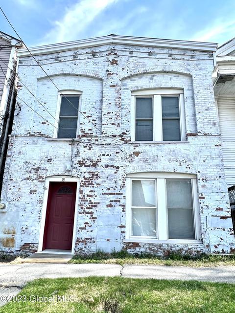 19 Williams St, Whitehall, NY 12887