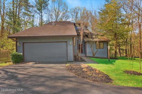 16 Heather Ridge Rd, Averill Park, NY 12018
