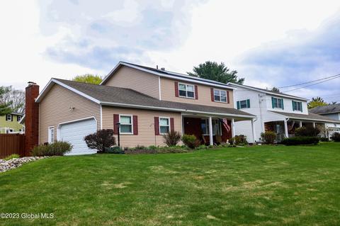 17 Cypress Dr, Loudonville, NY 12211