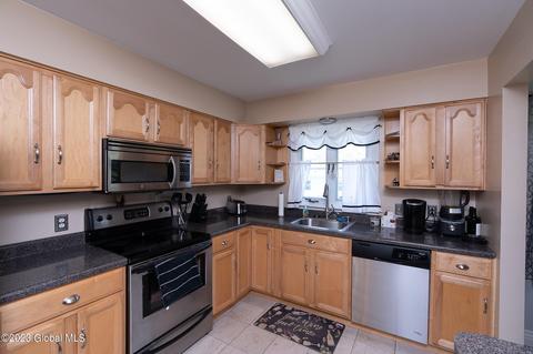 235 Starr Ave, Schenectady, NY 12304 photo 8