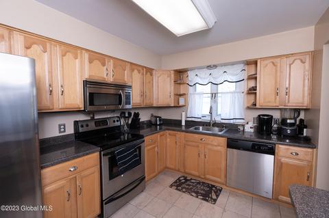 235 Starr Ave, Schenectady, NY 12304 photo 9