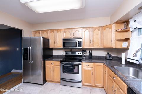 235 Starr Ave, Schenectady, NY 12304 photo 10