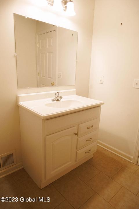 52 Cobblestone Ct, Schenectady, NY 12306 photo 28