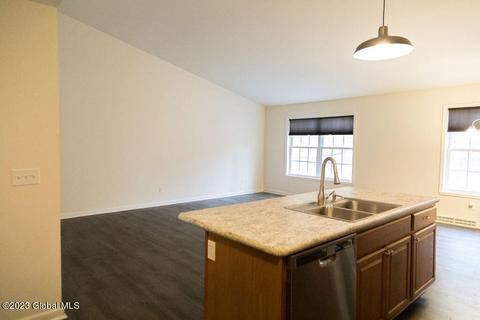 52 Cobblestone Ct, Schenectady, NY 12306 photo 10