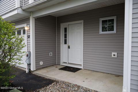 52 Cobblestone Ct, Schenectady, NY 12306 photo 2