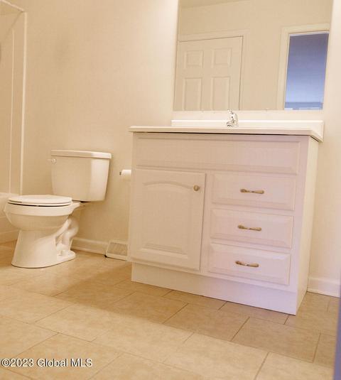 52 Cobblestone Ct, Schenectady, NY 12306 photo 18
