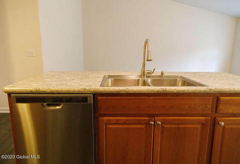 52 Cobblestone Ct, Schenectady, NY 12306 photo 8