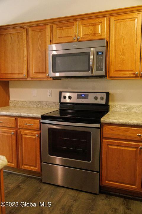 52 Cobblestone Ct, Schenectady, NY 12306 photo 6