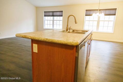 52 Cobblestone Ct, Schenectady, NY 12306 photo 5