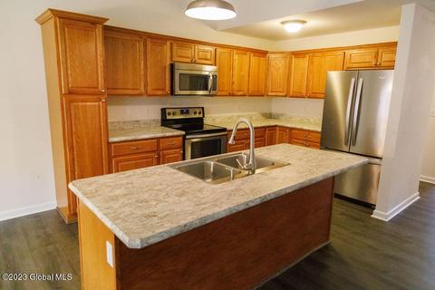 52 Cobblestone Ct, Schenectady, NY 12306 photo 4