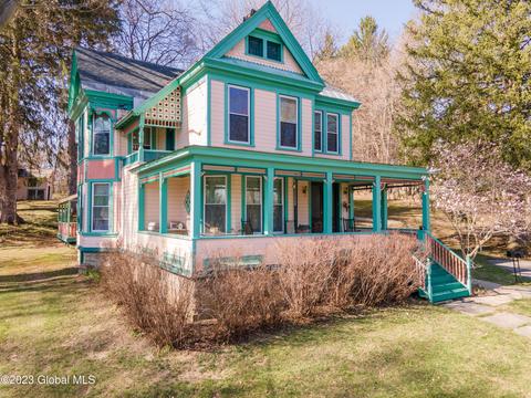 121 High St, Cobleskill, NY 12043