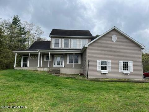 6 Riverside Ct, Stillwater, NY 12170