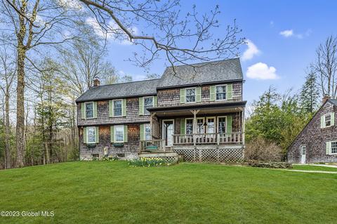 3106 Skyline Dr, Schenectady, NY 12306