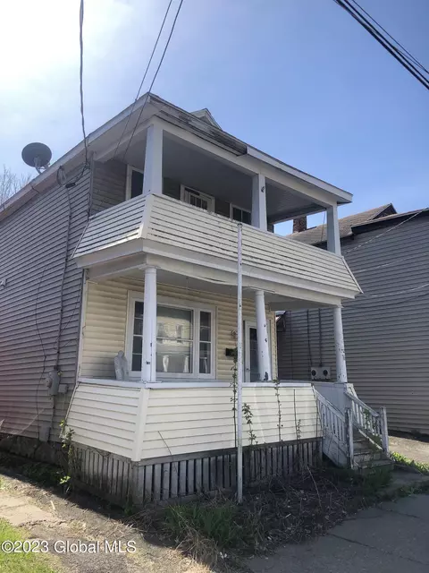 16 Reid St, Amsterdam, NY 12010