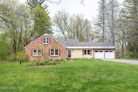 92 Ashdown Rd, Ballston Lake, NY 12019