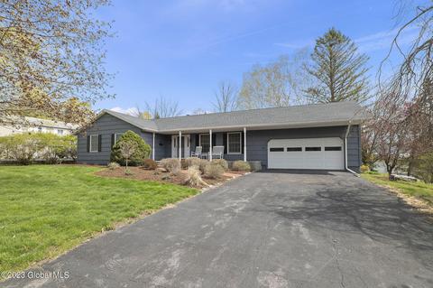 162 Pleasantview Dr, Cobleskill, NY 12043