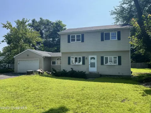 2991 St Michaels Ln, Schenectady, NY 12303