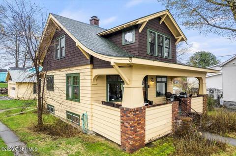 11 Dock St, Schroon Lake, NY 12870