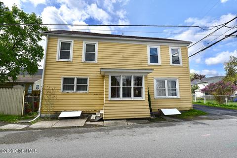17 Hudson St, Waterford, NY 12188