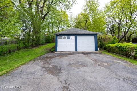 1064 Keyes Ave, Schenectady, NY 12309 photo 4