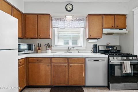 1064 Keyes Ave, Schenectady, NY 12309 photo 14
