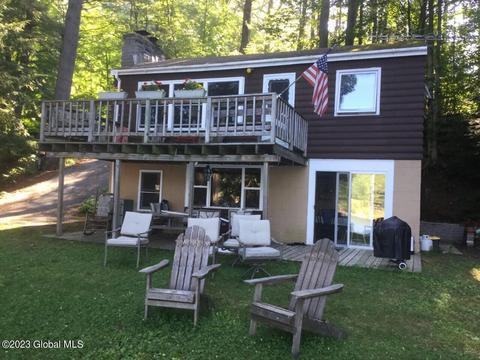 4 Abeling Ln, Hadley, NY 12835