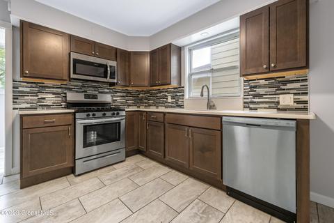 42 Willow Ave, Schenectady, NY 12304 photo 17