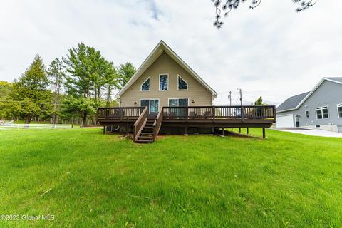 104 Boblin Marina Dr, Mayfield, NY 12117