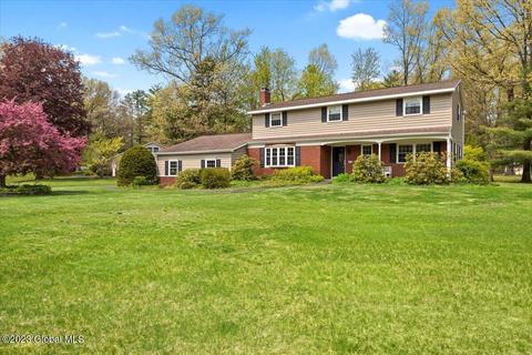 17 Ashley Dr, Ballston Lake, NY 12019