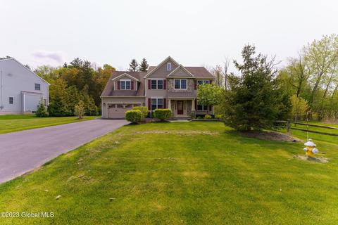21 Empire Dr, Niskayuna, NY 12309