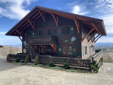 110 Vineyard Rd, Ticonderoga, NY 12883