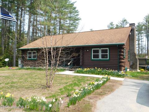 8 Katy Brooke Ln, Chestertown, NY 12817