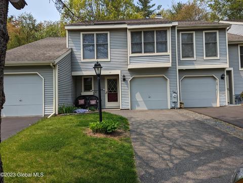 24 Cromwell Dr, Clifton Park, NY 12065