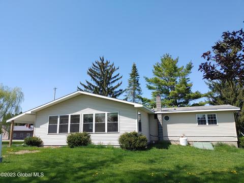 10 Outlet Drive Dr, Ticonderoga, NY 12883