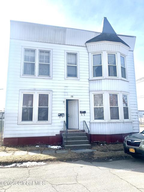 18 Bond St, Troy, NY 12180