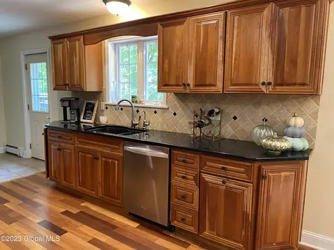 792 Swaggertown Rd, Schenectady, NY 12302 photo 6