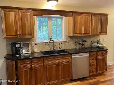 792 Swaggertown Rd, Schenectady, NY 12302 photo 7