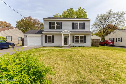 28 Miracle Ln, Loudonville, NY 12211