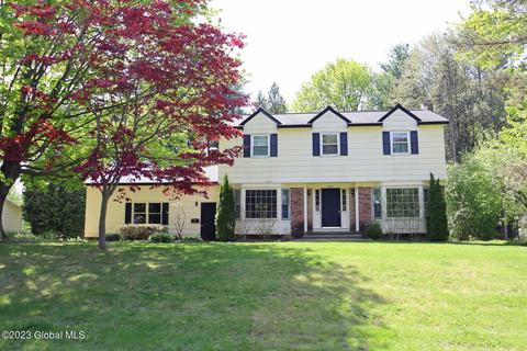 2272 Pinehaven Dr, Niskayuna, NY 12309