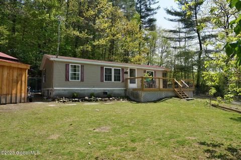 924 Chestnut Hill Rd, Cambridge, NY 12816