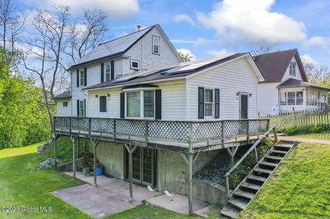 101 Travers Rd, Amsterdam, NY 12010