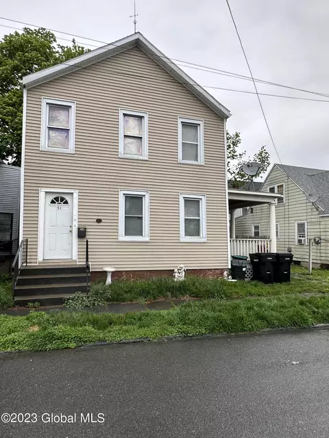 31 110th St, Troy, NY 12182