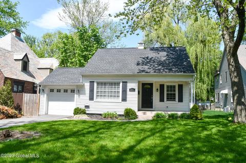 2111 Nott St, Niskayuna, NY 12309