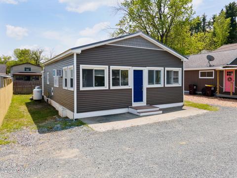 110 4th St, Saratoga Springs, NY 12866